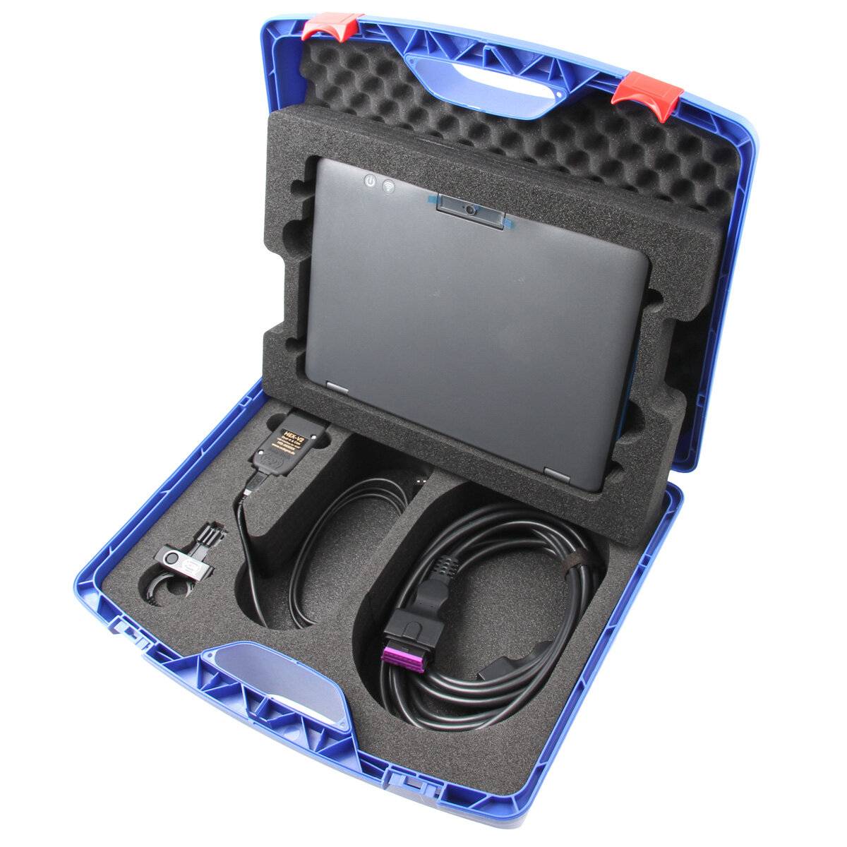 Offener blauer Koffer mit einem tablet-ähnlichen Gerät und verschiedenen Kabeln mit Steckverbindern, die in Schaumstoff-Aussparungen angeordnet sind.