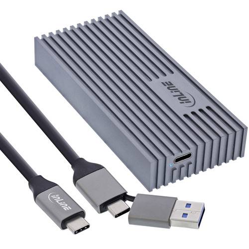 Ein externes SSD-Gehäuse mit grauem, geripptem Design wird neben einem USB Typ-C-Kabel und einem USB Typ-A-Adapter gezeigt.