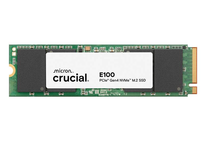 Crucial E100 PCIe Gen4 NVMe M.2 SSD-Laufwerk, dargestellt auf einer grünen Leiterplatte.