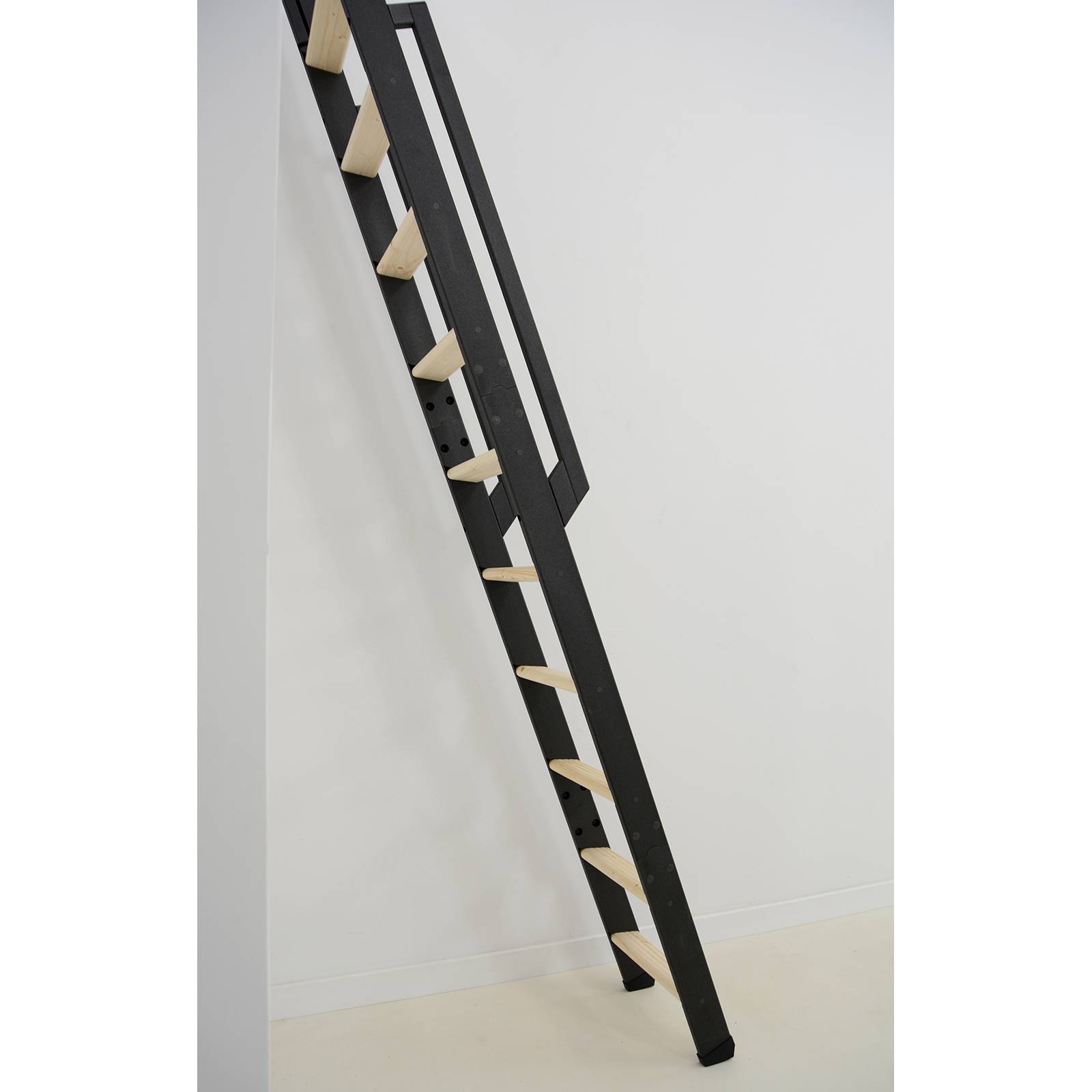 Minka Wangentreppe Strong 243cm max. Geschosshöhe Buche schwarz