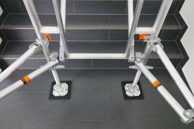 Layher Treppen-Kit für Fahrgerüst Uni Standard P2 mit 2 Durchgängen 7,73m AH