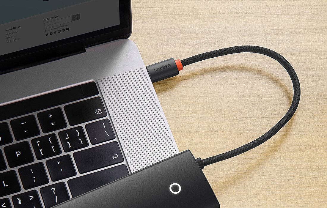 Baseus Lite Series Hub 5w1 USB-C auf 3x USB 3.0 + USB-C + HDMI (schwarz)