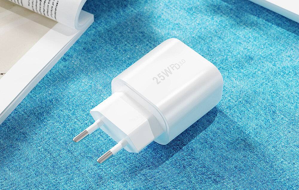 Schnellladegerät Foneng 1x USB EU40 25W + USB C zu Lightning Kabel