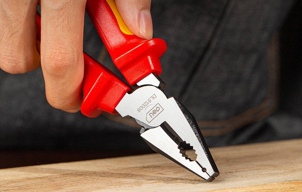 Isolierte arbeitssparende Kombinationszange Deli Tools EDL512006