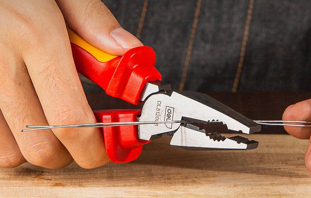 Isolierte arbeitssparende Kombinationszange Deli Tools EDL512006