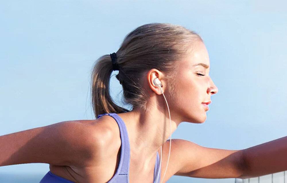 Kabelgebundene Ohrhörer JR-EW02, halb im Ohr (Weiß)