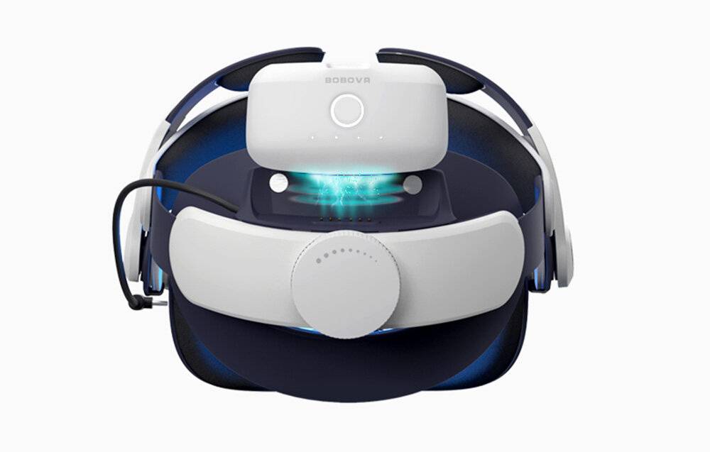 Ein weißes Virtual-Reality-Headset mit blauen Akzenten und mehreren Riemen, das für immersives Gaming oder virtuelle Erfahrungen konzipiert ist.