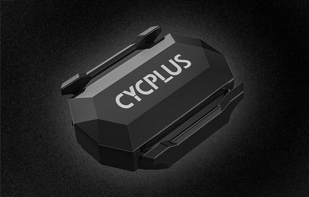 Ein schwarzes, kantiges Cycplus-Gerät mit fettgedrucktem weißem Text auf seiner Oberfläche, das für fahrradbezogene Technologiezwecke konzipiert ist.