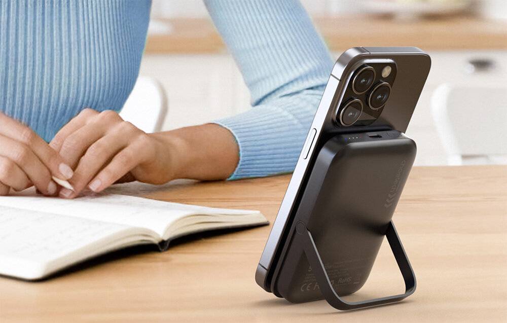 Choetech B742 5000mAh 20W PD magnetische Powerbank mit Ständer (schwarz)