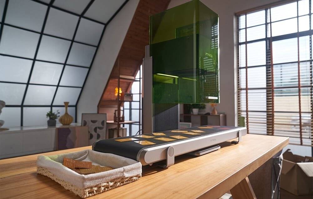 xTool F1 Ultra Lasergraviermaschine + xTool Conveyor Set