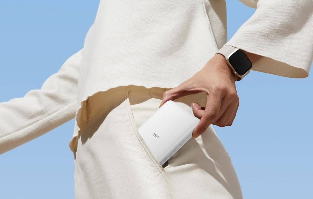 ESR Qi2 MagSlim 10000 mAh magnetische Powerbank (weiß)