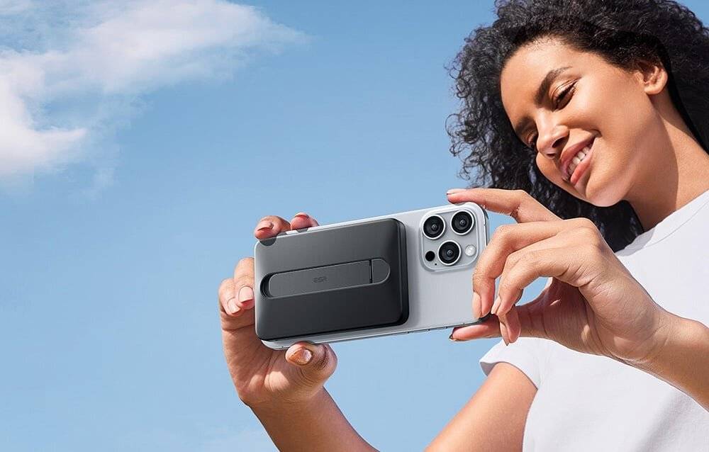 ESR Qi2 MagSlim 5000 mAh magnetische Powerbank mit Ständer (schwarz)