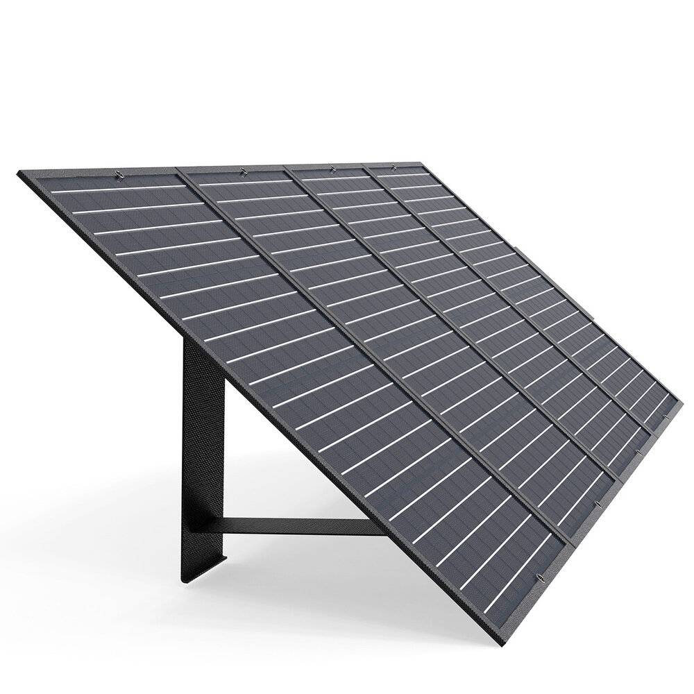 Ein schwarzes Solarpanel mit einem Rastermuster, das auf einem geneigten Metallständer montiert ist, befindet sich vor einem einfachen weißen Hintergrund.