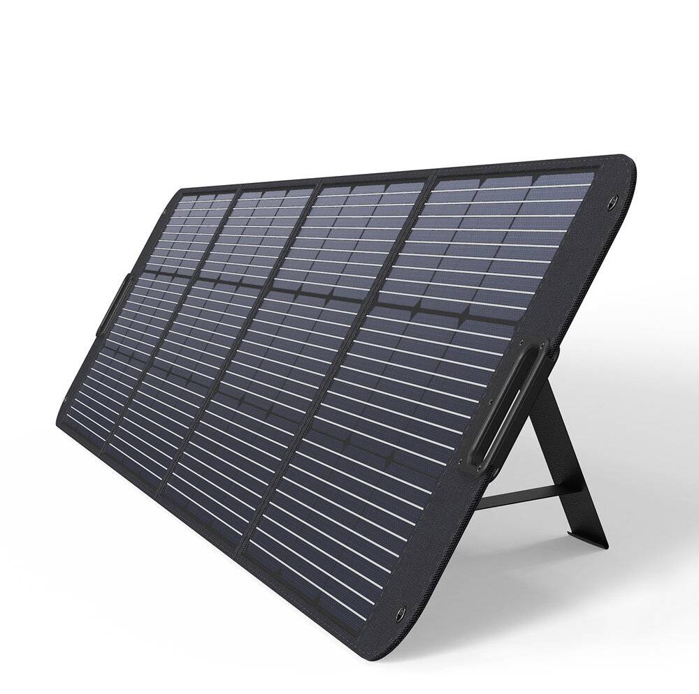 Ein tragbares Solarpanel im optimalen Winkel für maximale Sonnenlichtabsorption, mit eleganter Gestaltung und mehreren Zellen, ausgestattet mit einem Ständer.
