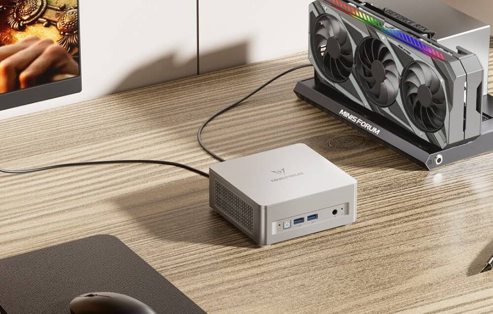 MINI PC Minis Forum UM870 Plus Ryzen 7 8745H Barebone