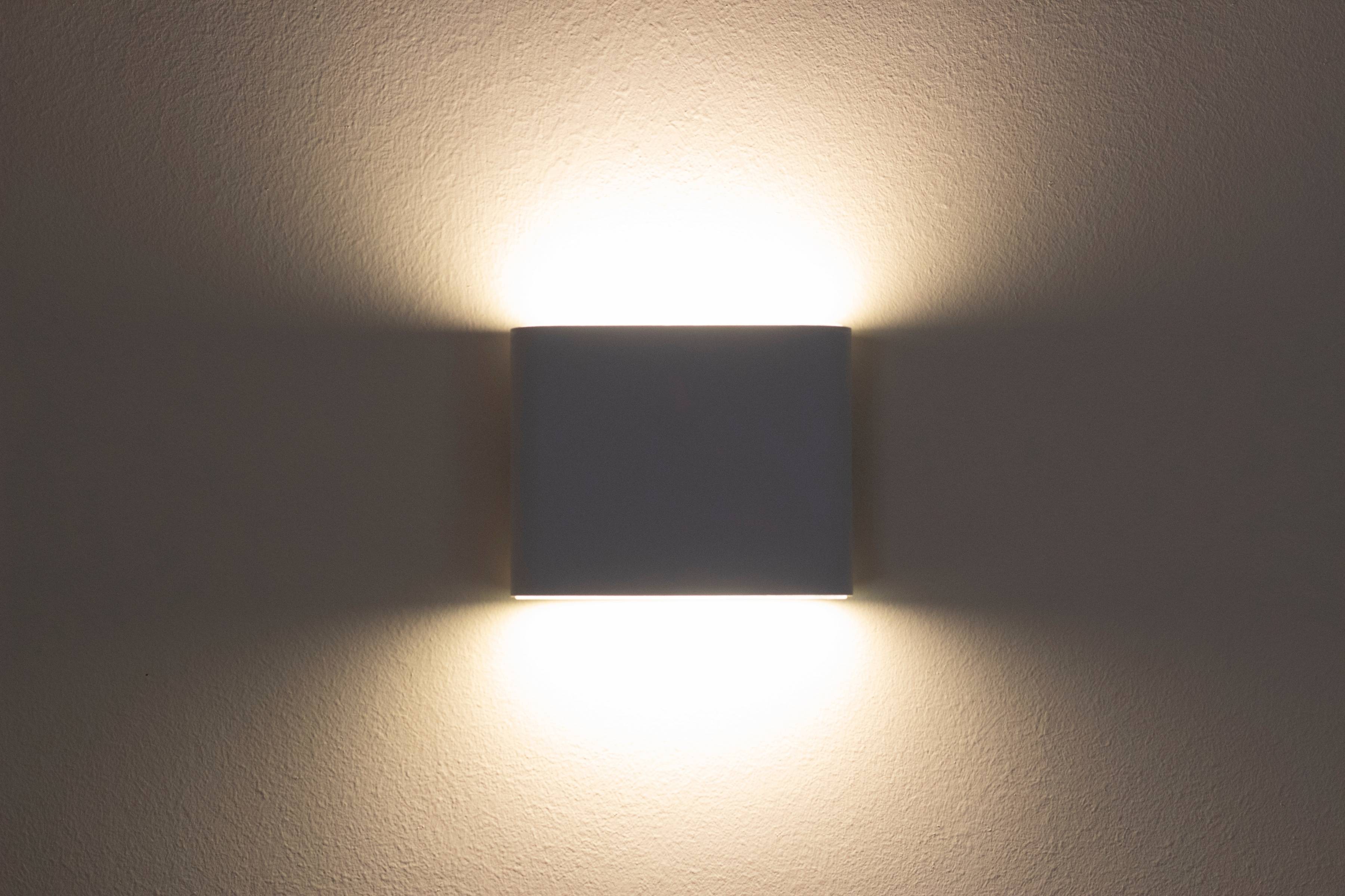 Akku-Wand-Leuchte "CUBE" magnetisch weiß