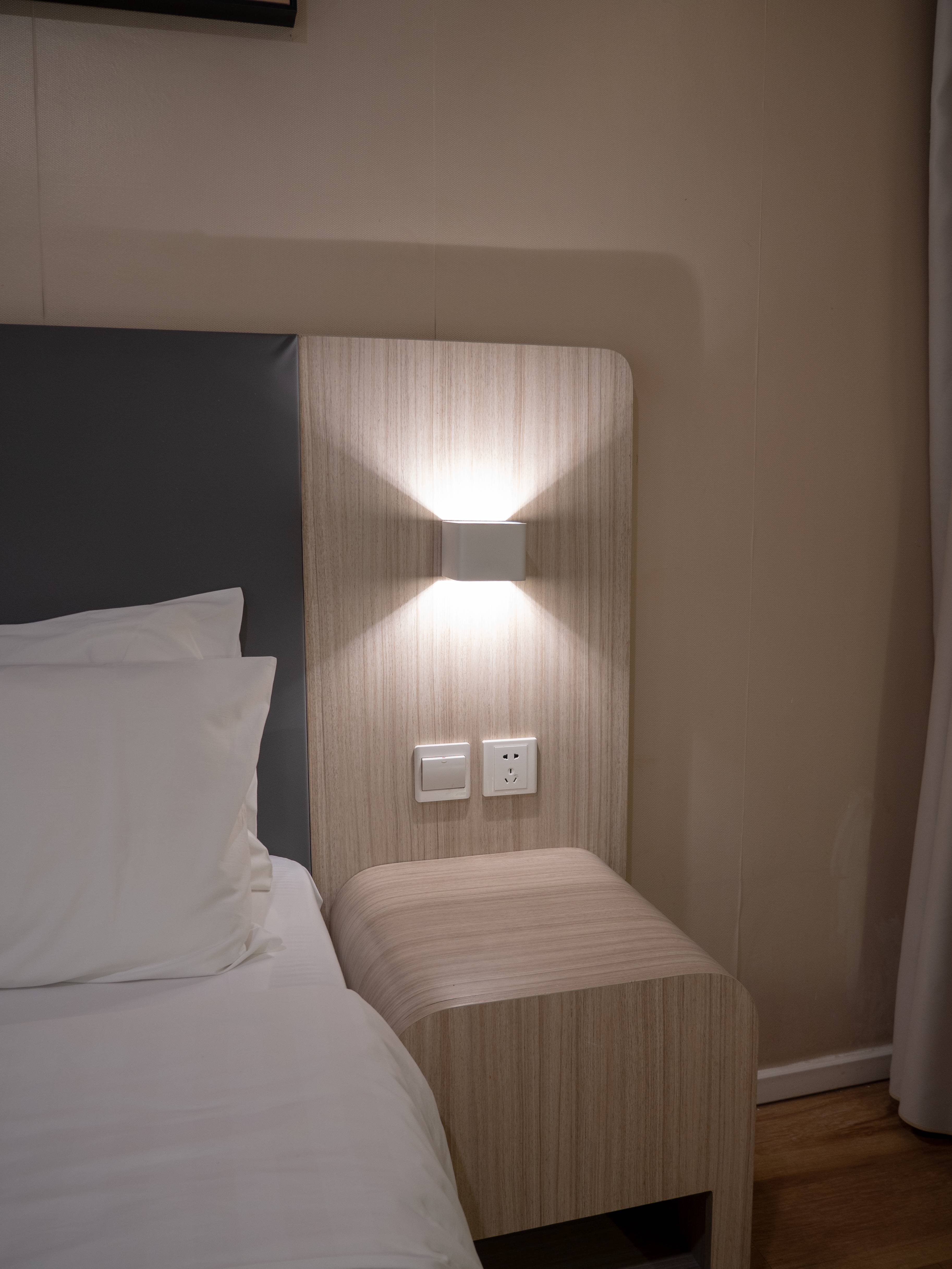 Akku-Wand-Leuchte "CUBE" magnetisch weiß