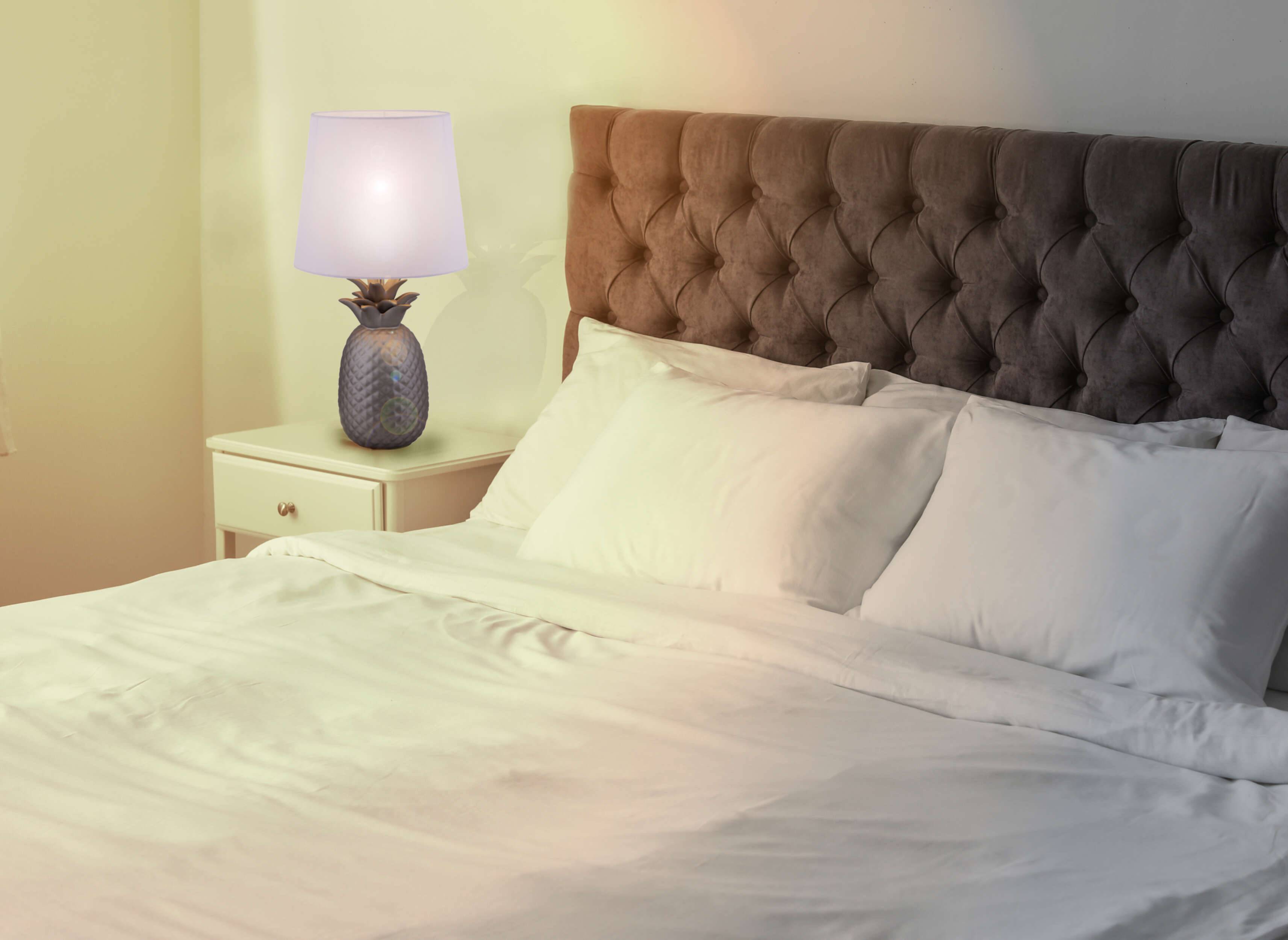 Keramik-Tischleuchte "ANANAS" weiß / silbermatt