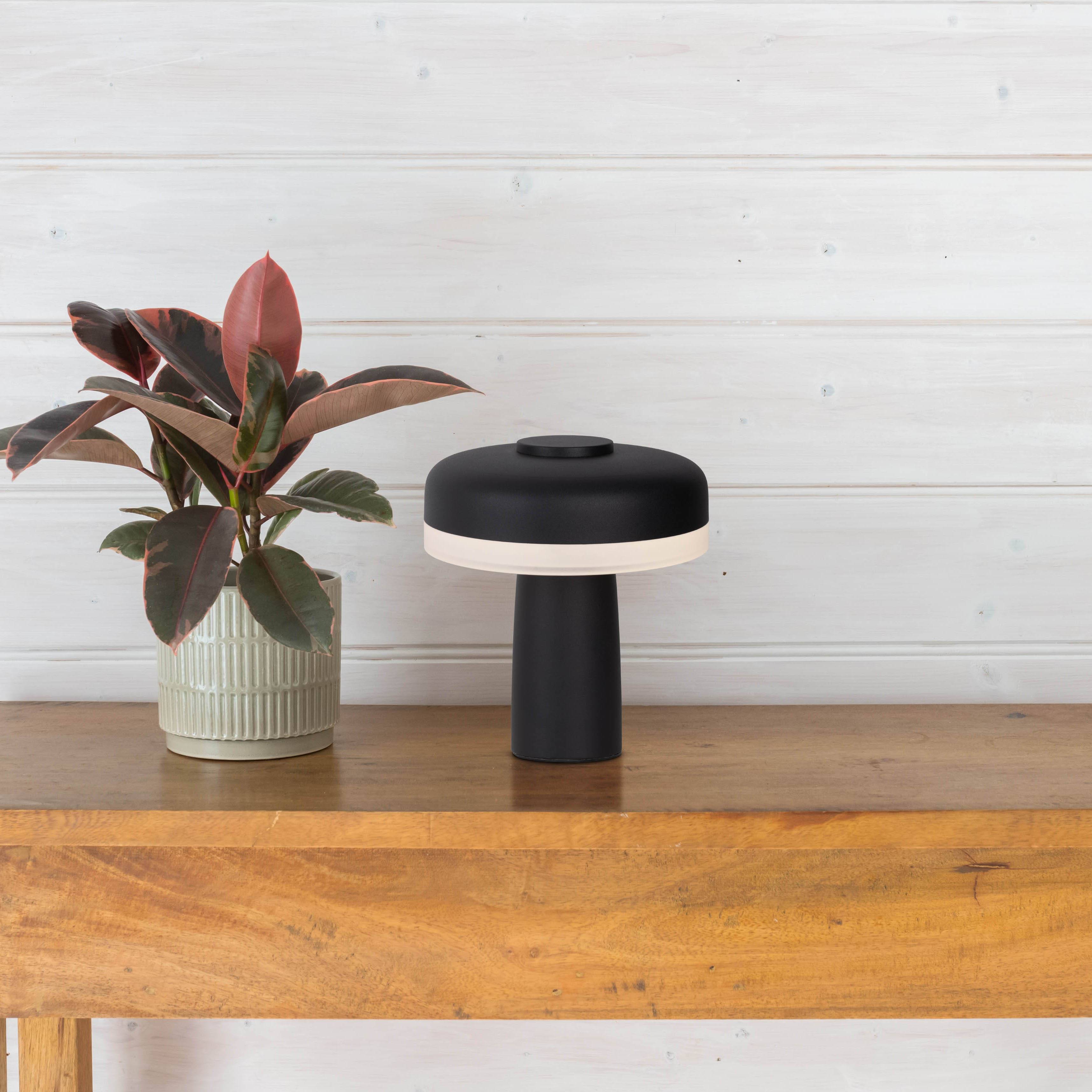 Akku-/Tischleuchte schwarz "PILU"