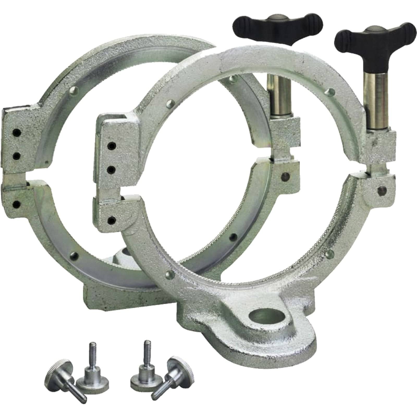 Zwei silberfarbene kreisförmige Rohrschellen mit schwarzen Stellknöpfen und drei dazugehörigen Schrauben, konzipiert zum Befestigen oder Verbinden von Rohren.