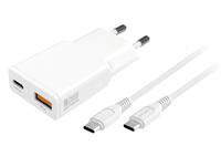 Weiß USB-Wandladegerät mit zwei Stiften und Doppelports, abgebildet mit zwei USB-C-Kabeln.