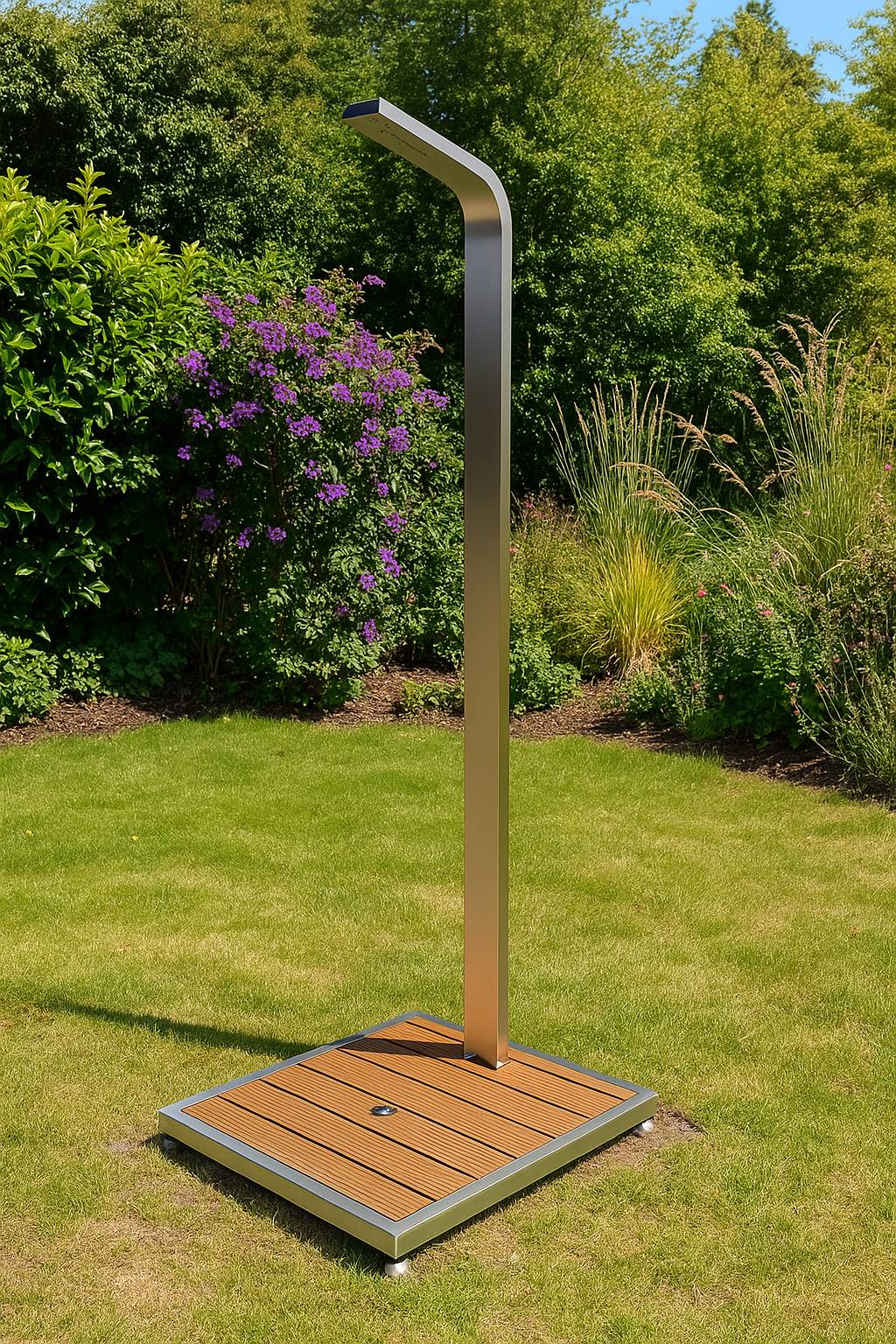 Eichenwald Modell 70 Gartendusche Ibiza mit WPC Plattform und Fußdruckknopf hellbraun