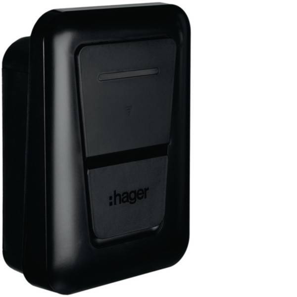 Ein schwarzer Hager-Outdoor-Lichtschalter, der auf einer dunklen Platte montiert ist und ein schlankes Design für witterungsbeständige Installationen aufweist.