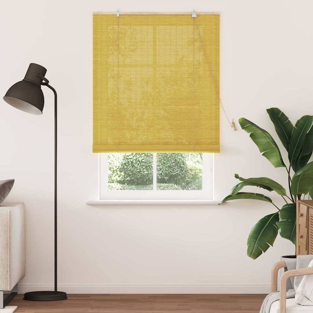 Ein Raum mit einem gelben Jalousie, einer schwarzen Stehlampe links und einer grünen Zimmerpflanze rechts. Licht fällt durch das Fenster ein.