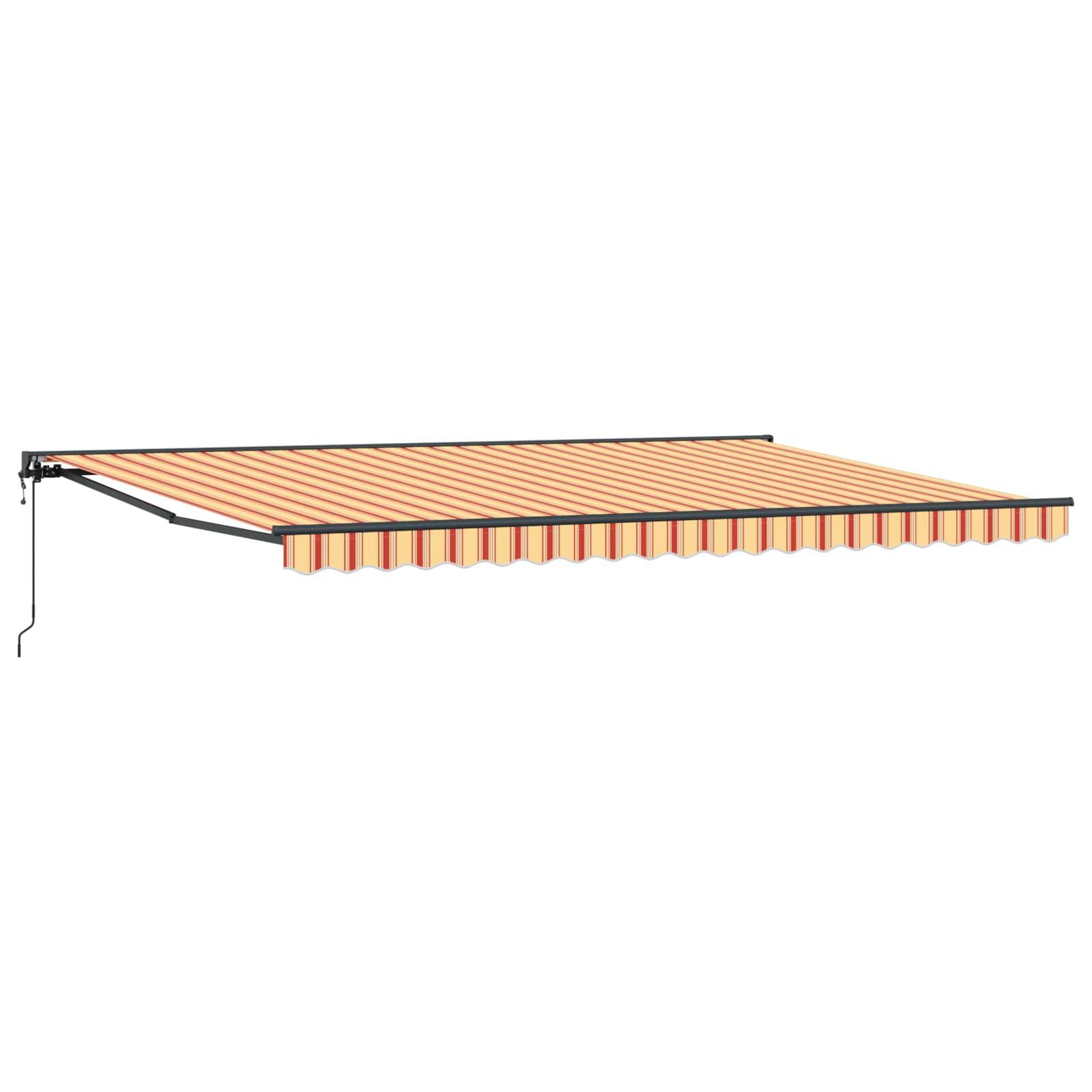 Ausfahrbare Markise mit orange-rot gestreiftem Stoff, die von einem wandmontierten Rahmen ausgeklappt wird und zum Sonnenschutz auf Terrassen und im Außenbereich dient.