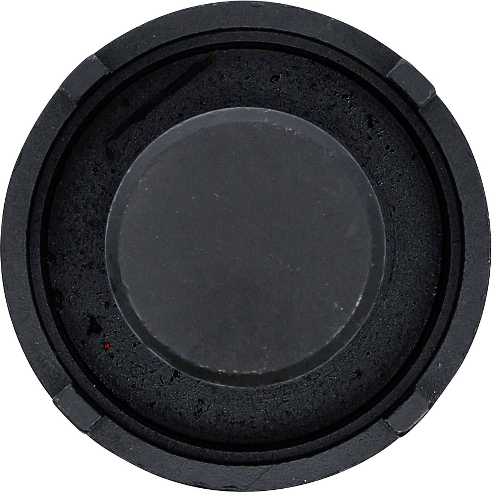 Ein rundes, schwarzes Gummiloch mit einer zentralen kreisförmigen Vertiefung, häufig zur Abdichtung oder zum Schutz von Öffnungen in Maschinen oder Geräten verwendet.