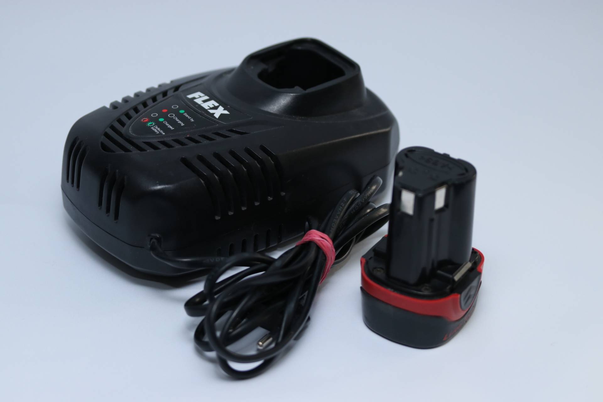 Akkuset - FLEX 336.319 - 10,8 Volt Li-Ion Akku & Flex 336.327 - 12,8 Volt Li-Ion Ladegerät - aufbereitet