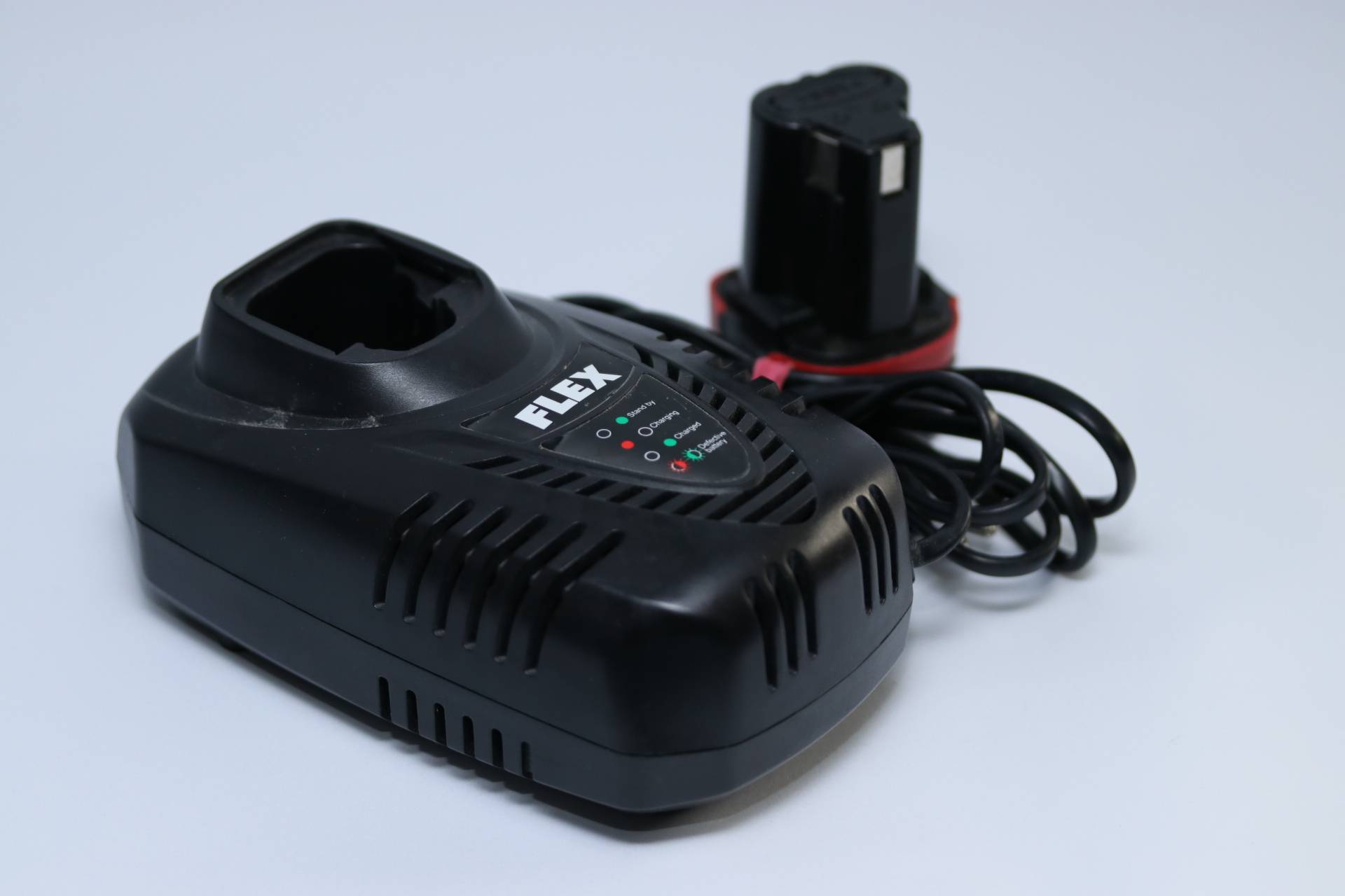 Akkuset - FLEX 336.319 - 10,8 Volt Li-Ion Akku & Flex 336.327 - 12,8 Volt Li-Ion Ladegerät - aufbereitet