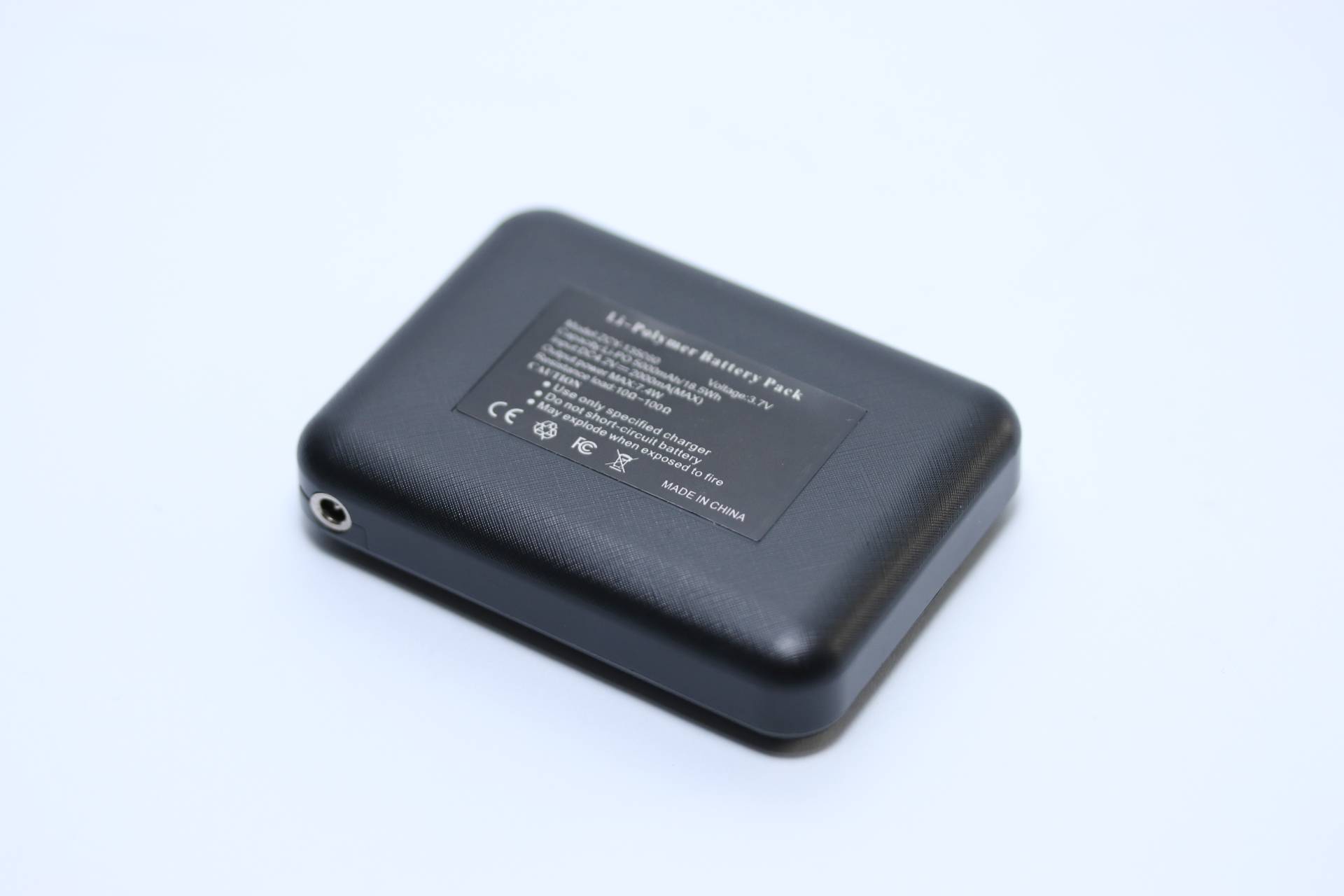 vhbw slim Powerbank ZCY-135060 - 3,7 Volt 5000mAh Li-Polymer