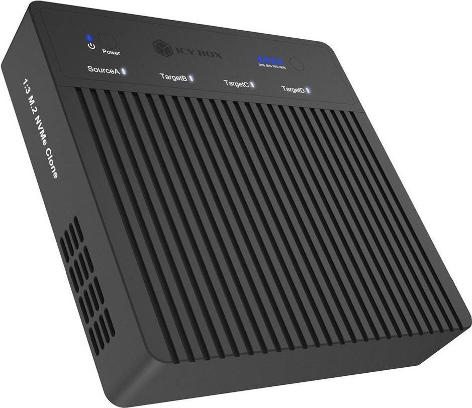 Ein NVMe-Klongerät mit drei Zielsteckplätzen und einem Quellsteckplatz für Datenübertragung, beschriftet mit 'ICY BOX' und LED-Anzeigen für Stromversorgung und Status.