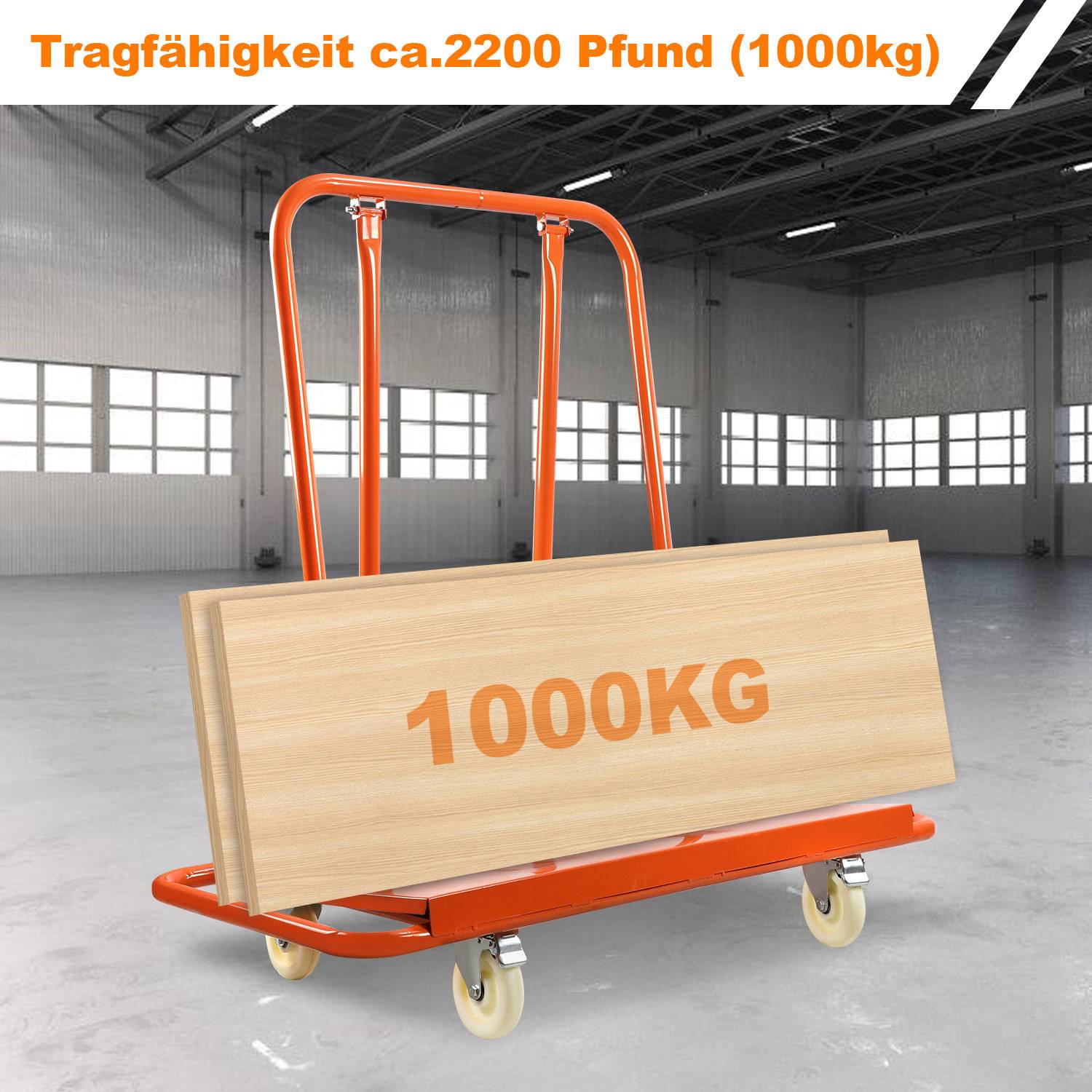 Oranger Lagerwagen in einem leeren Industrieraum, der eine große Tafel mit der Aufschrift „1000KG" trägt; der Text besagt Tragfähigkeit etwa 2200 lb (1000 kg).