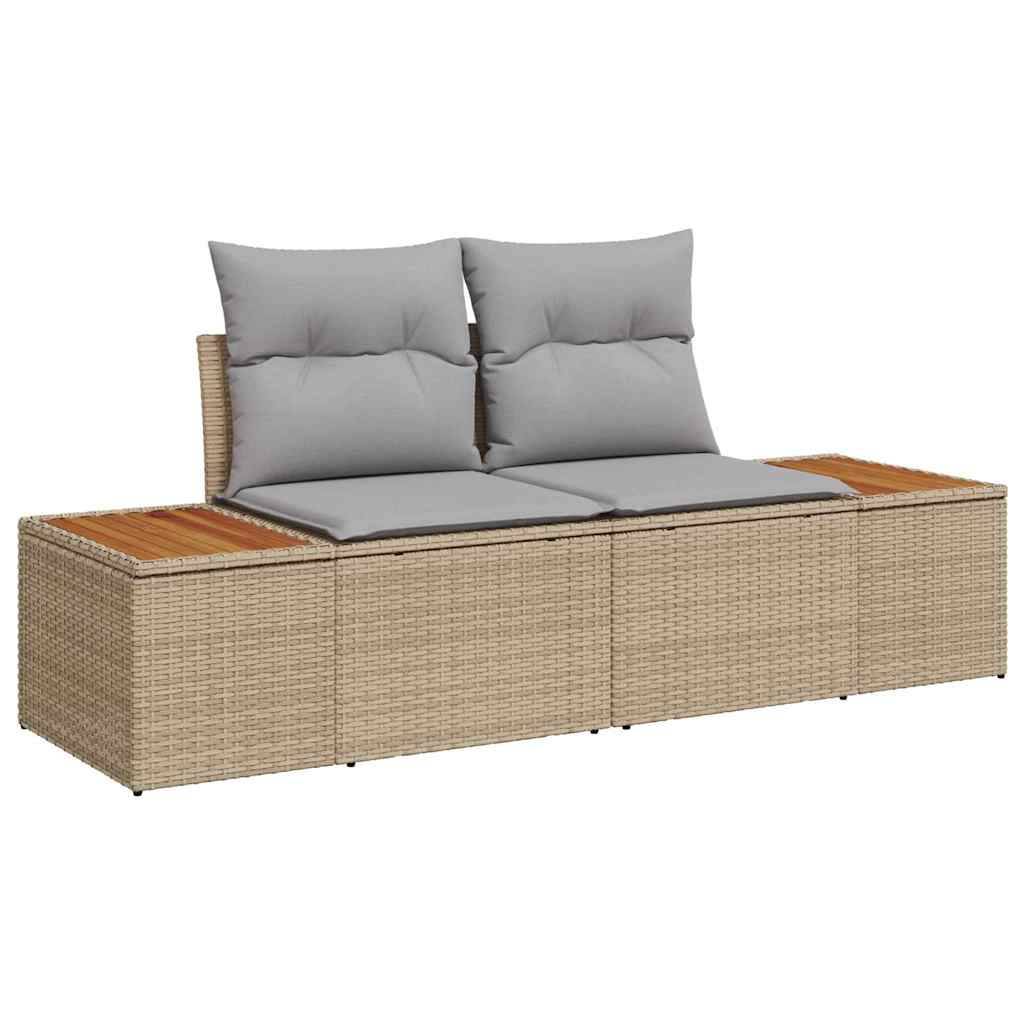 Outdoor-Loungesofa im Rattanstil mit grauen Kissen und Holzarmlehnen an beiden Seiten.