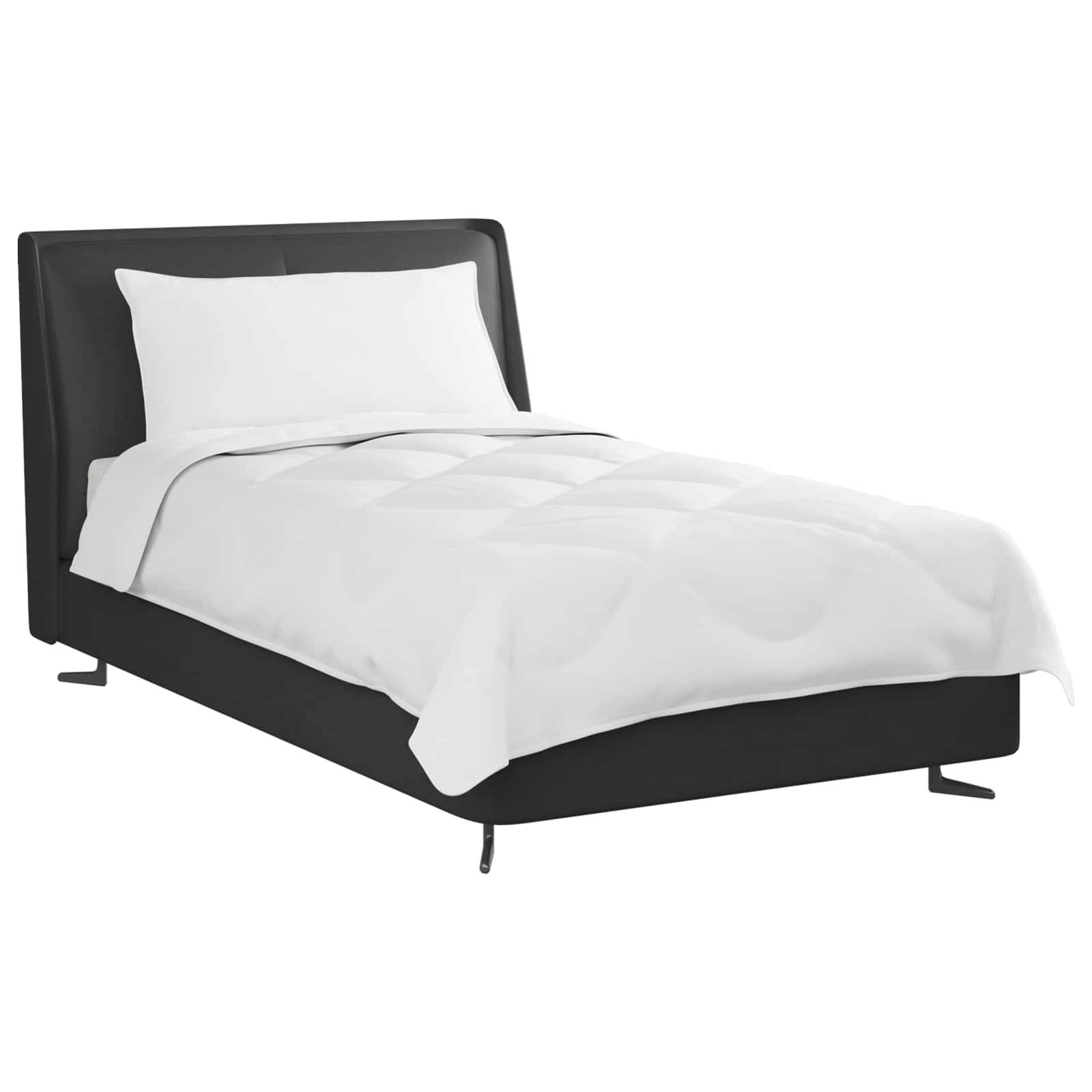 Ein Einzelbett mit einem schwarzen Rahmen und weißer Bettwäsche, einschließlich eines Kissens und einer Steppdecke, vor einem weißen Hintergrund.