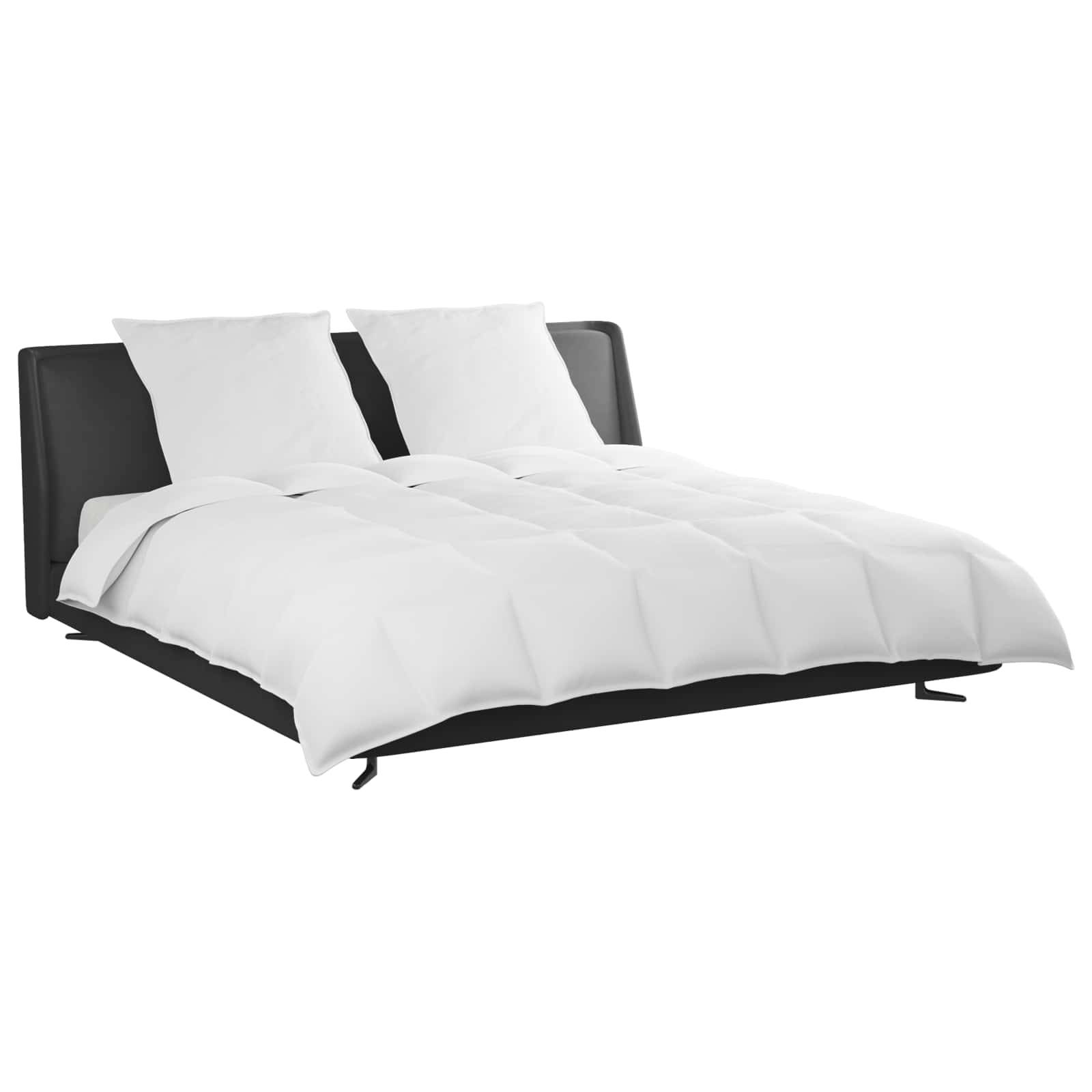 Ein ordentlich gemachtes Bett mit einer weißen Bettdecke und zwei weißen Kissen. Das Bett hat einen dunklen Kopfteil und wird aus einem leichten Winkel betrachtet.