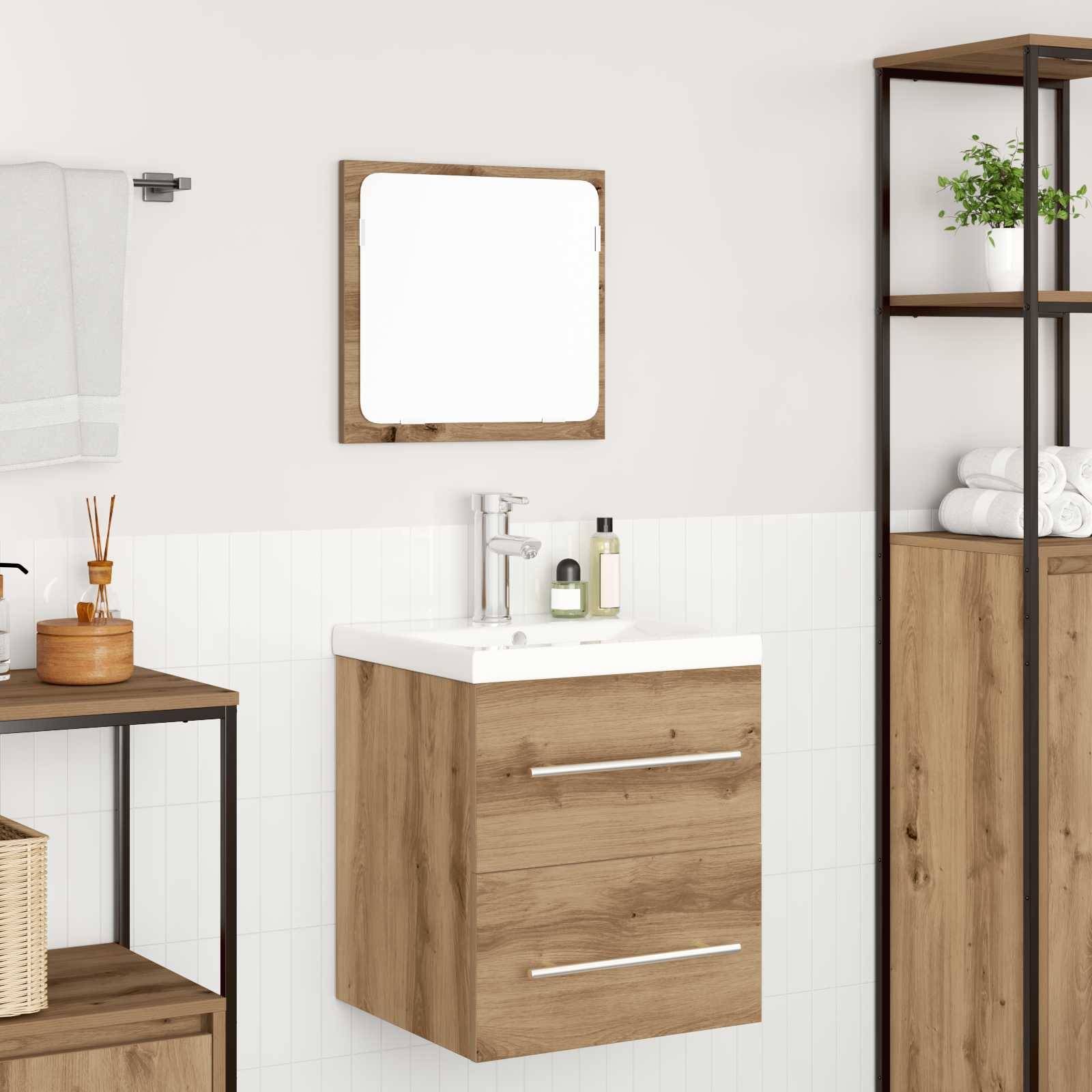 Modernes Badezimmer mit Holzwaschbecken, quadratischem Spiegel und offenen Regalen. Neutrale Farbtöne und minimale Dekoration schaffen ein sauberes, organisiertes Aussehen.