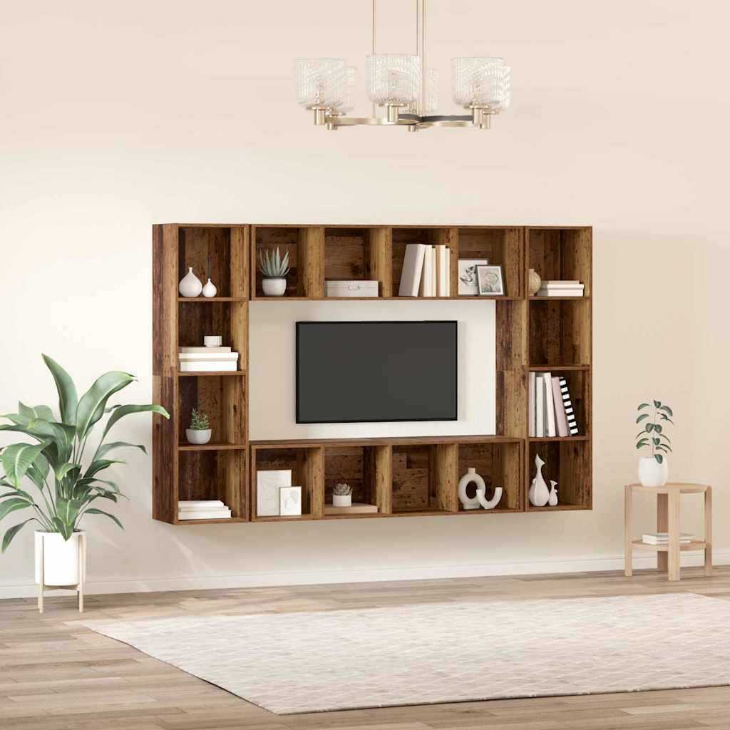 Ein modernes Wohnzimmer mit einer Holzwandeinheit, an der ein Fernseher montiert ist, dekorative Objekte, Pflanzen und ein Kronleuchter über einem beigen Teppich.