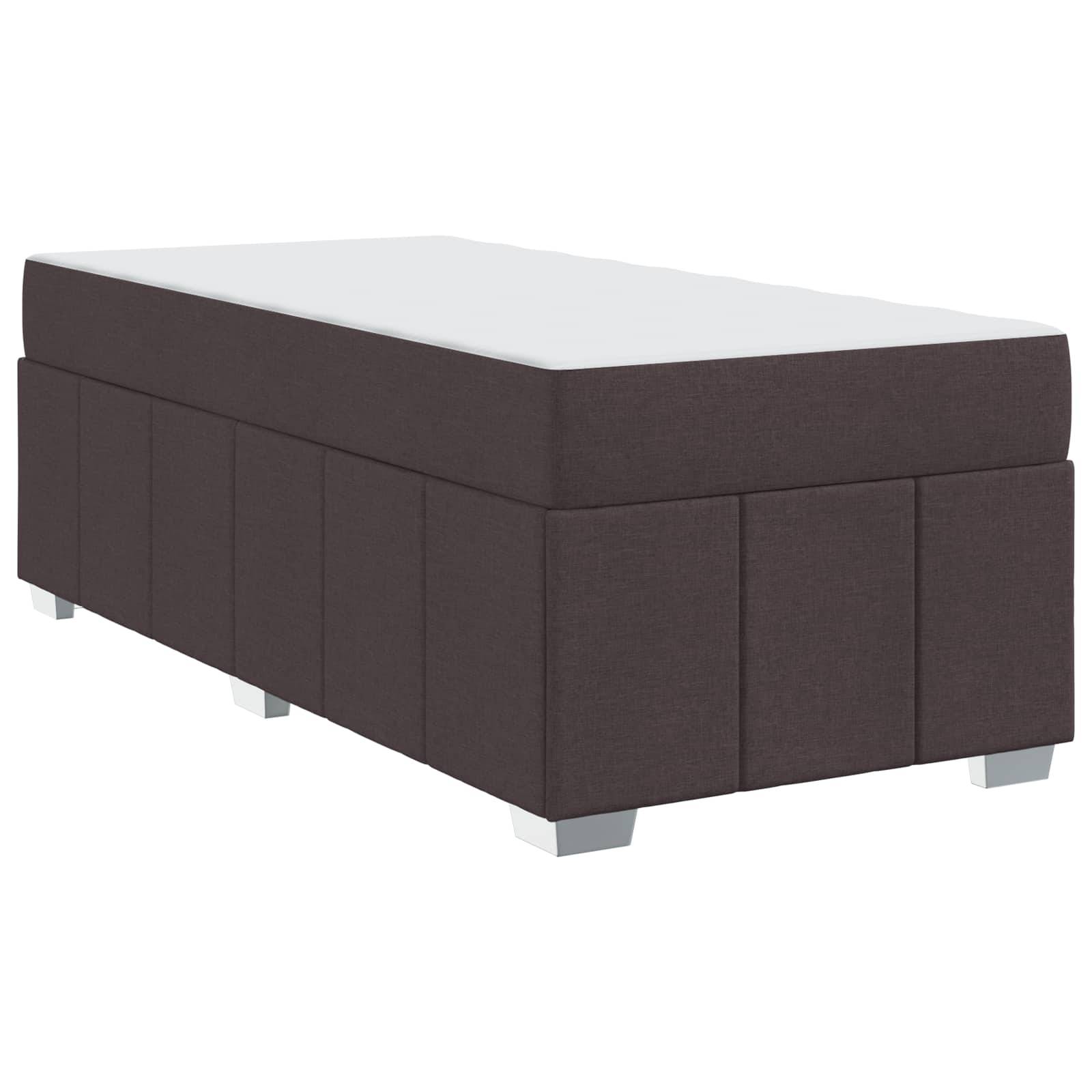 Ein dunkelbrauner, rechteckiger Hocker mit flacher Oberfläche und vier kurzen Beinen, geeignet für Sitzgelegenheiten oder Dekoration im Wohnzimmer.