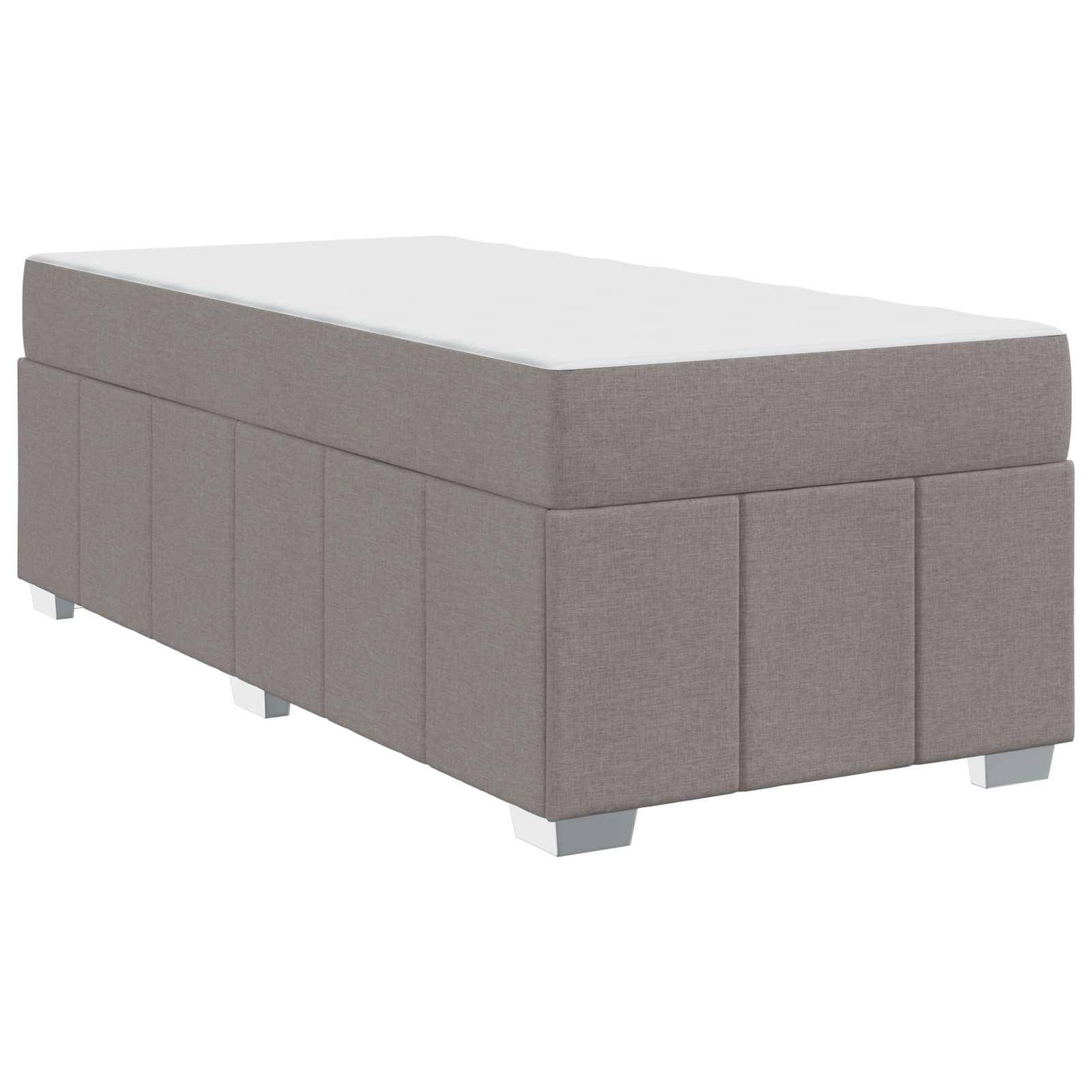 Ein rechteckiger Hocker mit einem grauen Stoffbezug und schlichtem Blockdesign. Er verfügt über kurze Metallfüße und bietet eine minimalistische Optik.