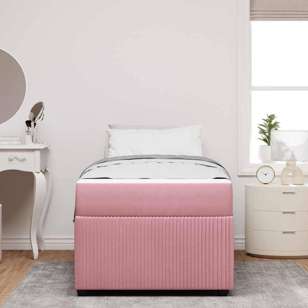 Rosa gepolsterter Stauraum-Pouf, zentral in einem hellen Schlafzimmer positioniert, zwischen einem Frisiertisch und einem runden Nachttisch neben einem Fenster.