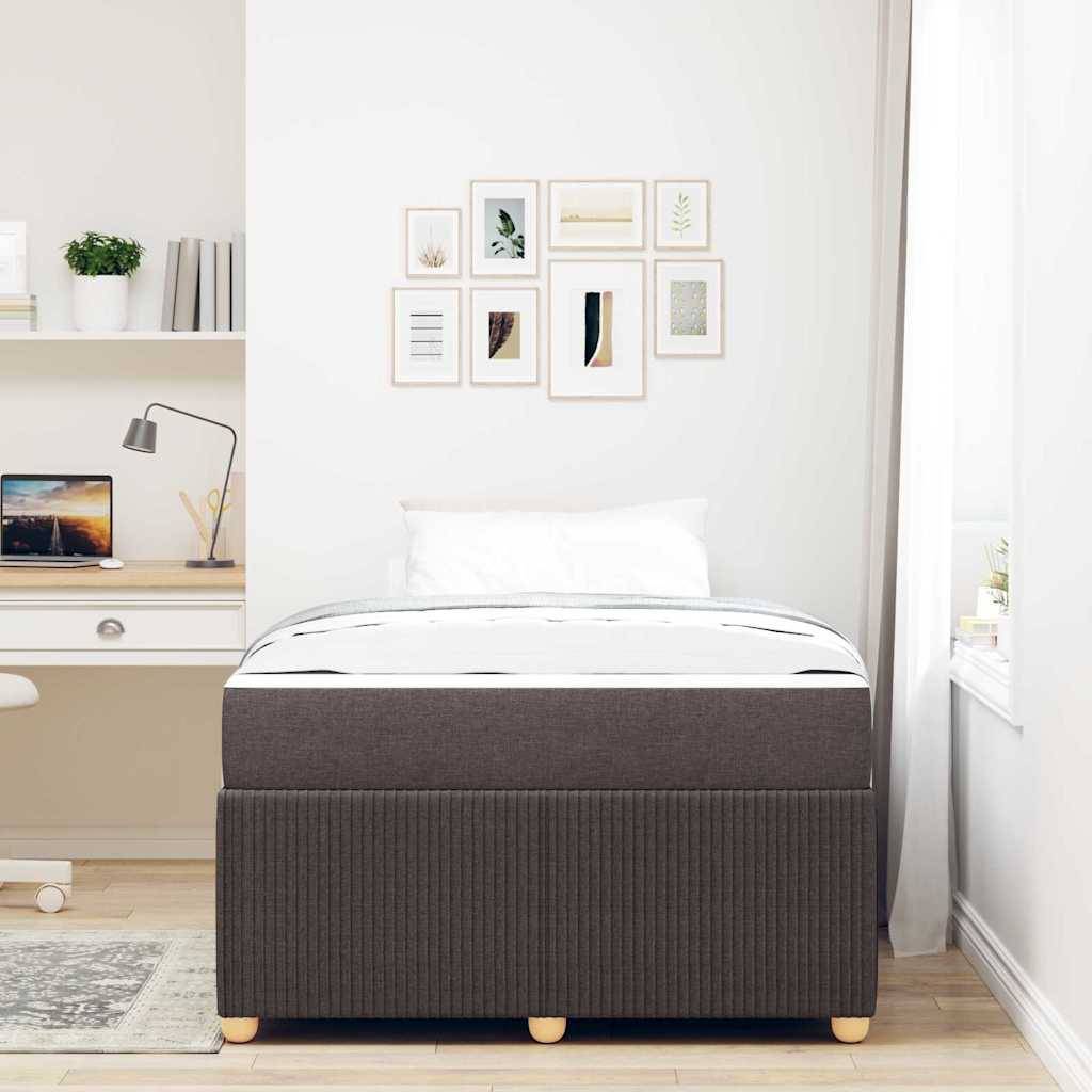 Modernes Schlafzimmer mit einem hellgrün gepolsterten Bett, grauer Bettwäsche, zwei abstrakten Wanddrucken und einem Fenster mit einer beigen Jalousie.