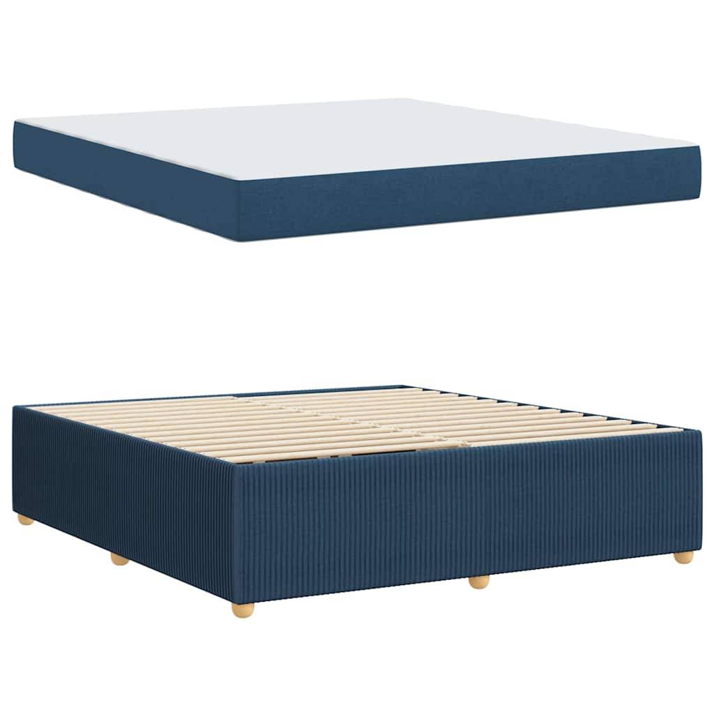 „Ein blau gepolsterter Bettrahmen und ein passendes Matratzenset mit gesteppter Oberfläche und Holzbeinen, von oben und von der Seite dargestellt.