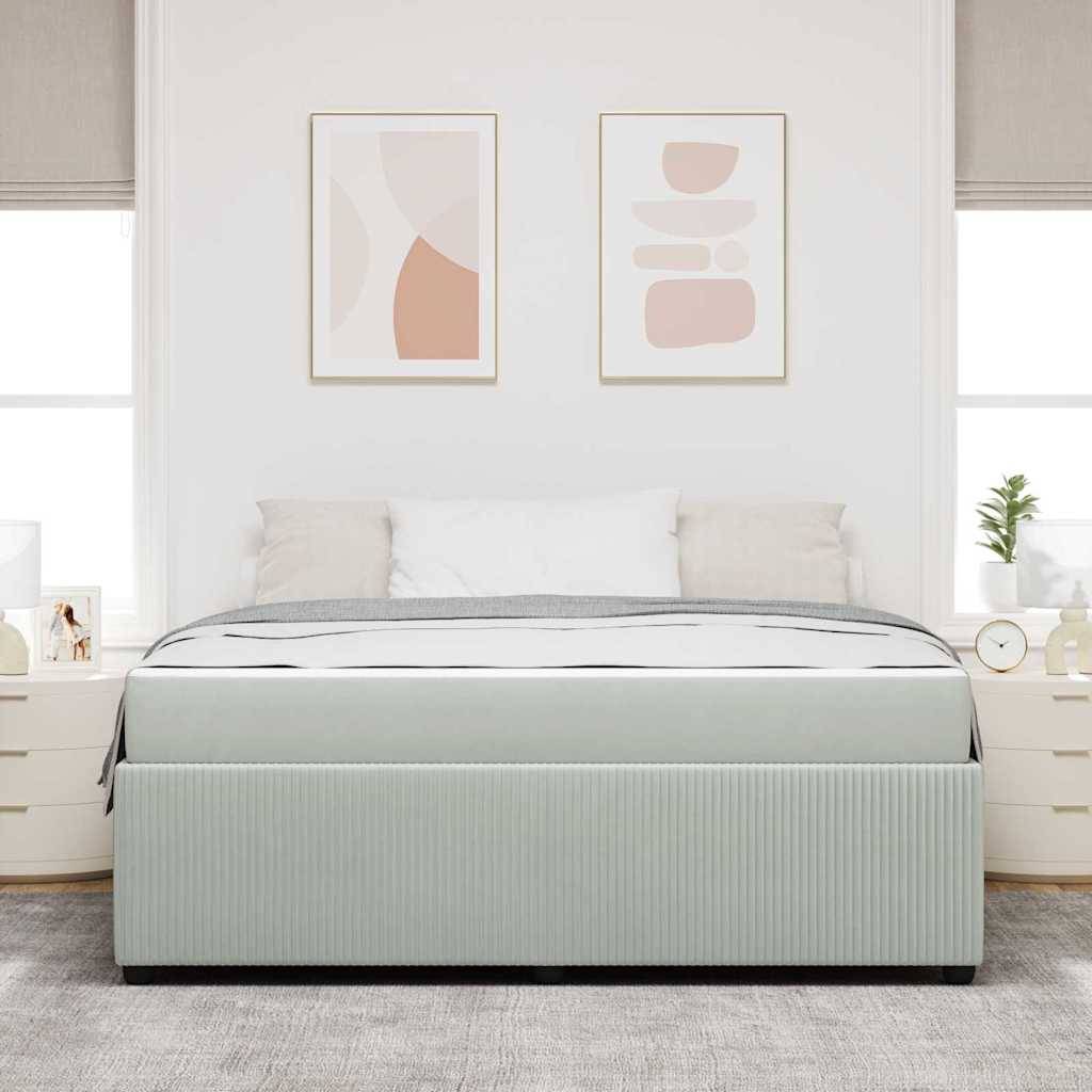 Ein modernes Schlafzimmer mit einem Queen-Size-Bett, grauem gepolstertem Kopfteil, abstrakter Kunst an den Wänden und weichen, neutralen Dekorationselementen, die eine ruhige Atmosphäre schaffen.