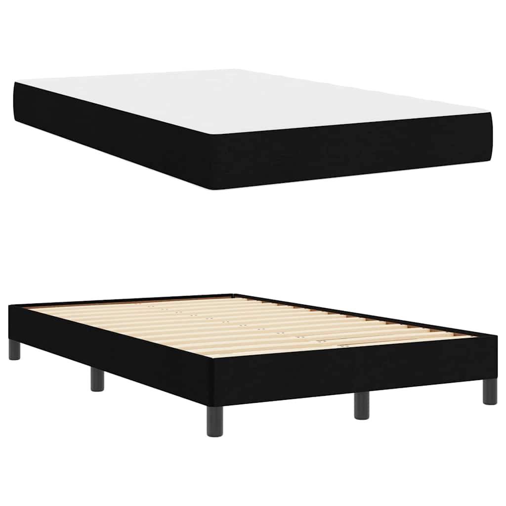 Schwarzer Metallplattform-Bettrahmen mit Holzlatten und einer separaten Matratze, die darüber positioniert ist, in einer minimalistischen Seitenansicht.