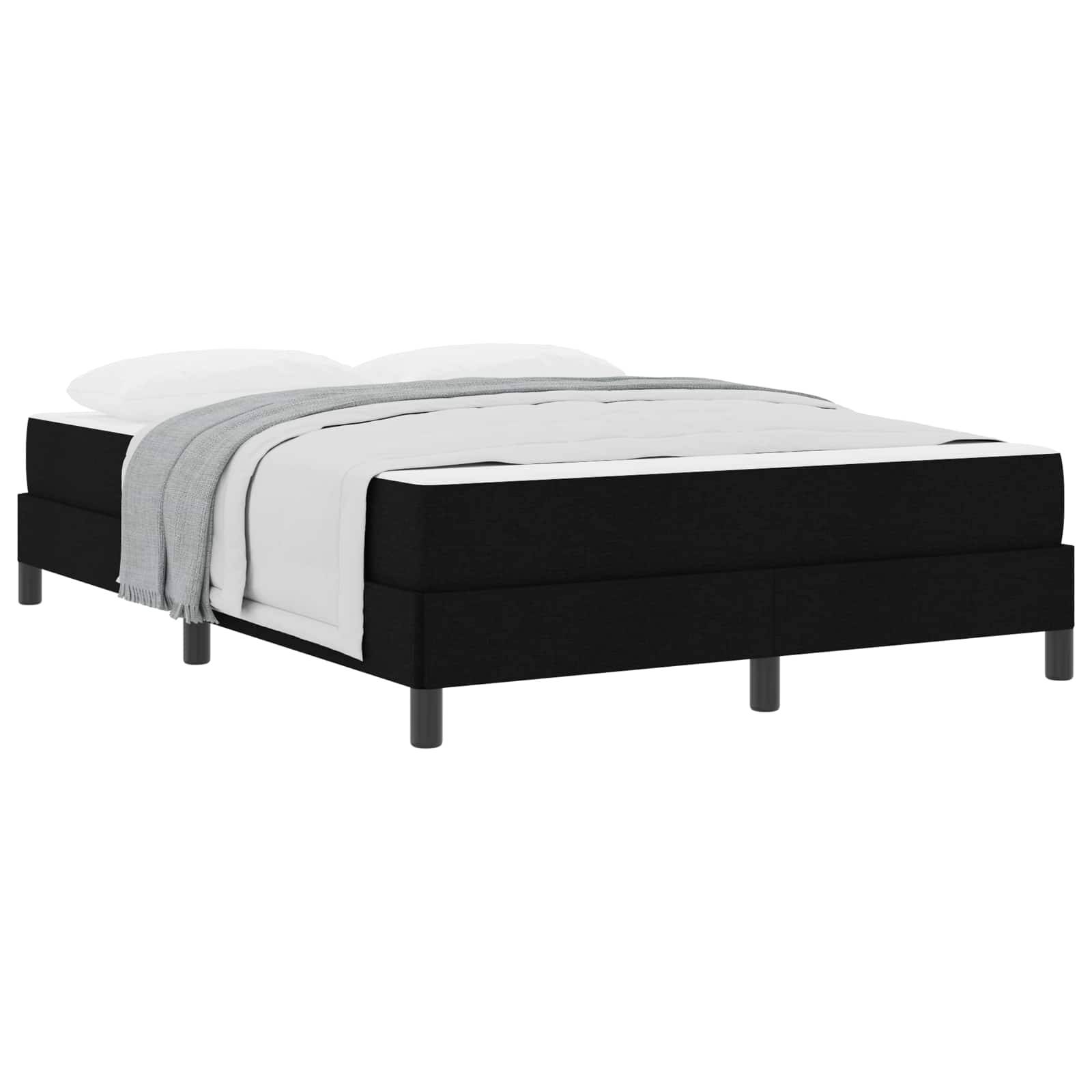 Ein minimalistisches schwarzes Plattformbett mit einer hellgrauen Decke und zwei Kissen, das ein modernes und schlankes Design präsentiert.