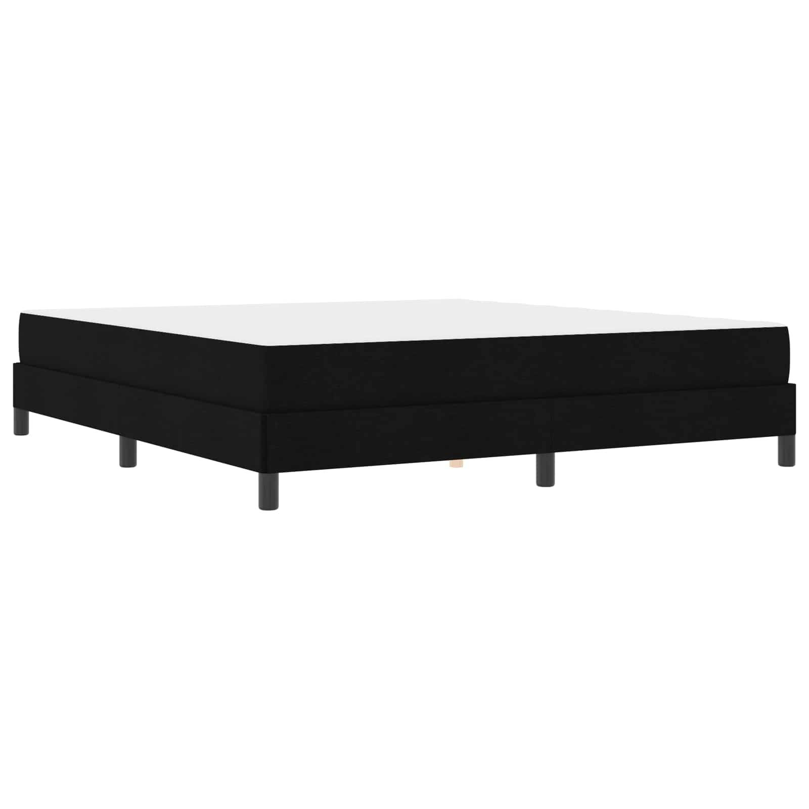 Ein modernes schwarzes Plattformbett mit einer weißen Matratze, das ein minimalistisches Design und eine flache Struktur aufweist und auf kurzen Beinen steht.