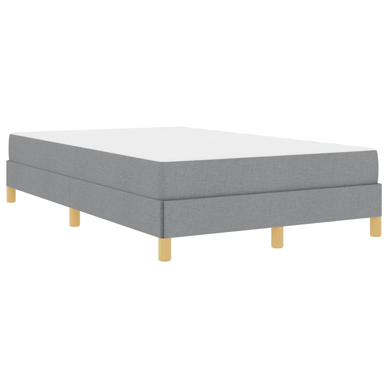 Ein modernes graues Plattformbett mit schlichtem Design, ausgestattet mit sechs Holzbeinen und einem geradlinigen Stoffrahmen.
